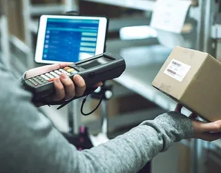 ピッキング作業の様子